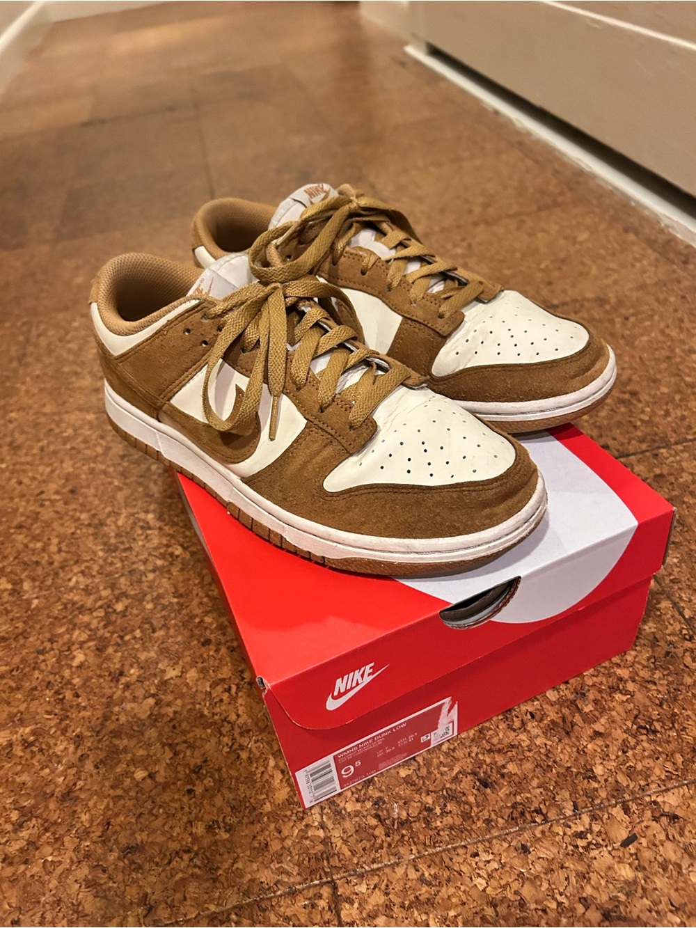 Nike Unisex Low-Top Sneakers in Brown and Cream 8M/9.5W